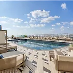 Luxury At Mercury With Rooftop Pool Access By 360 Estates 公寓