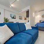 Luxury At Mercury With Rooftop Pool Access By 360 Estates