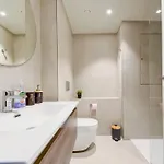 Luxury At Mercury With Rooftop Pool Access By 360 Estates 公寓
